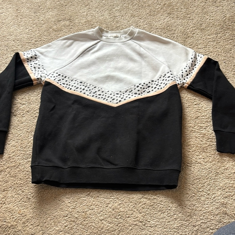 Black and white sweatsh